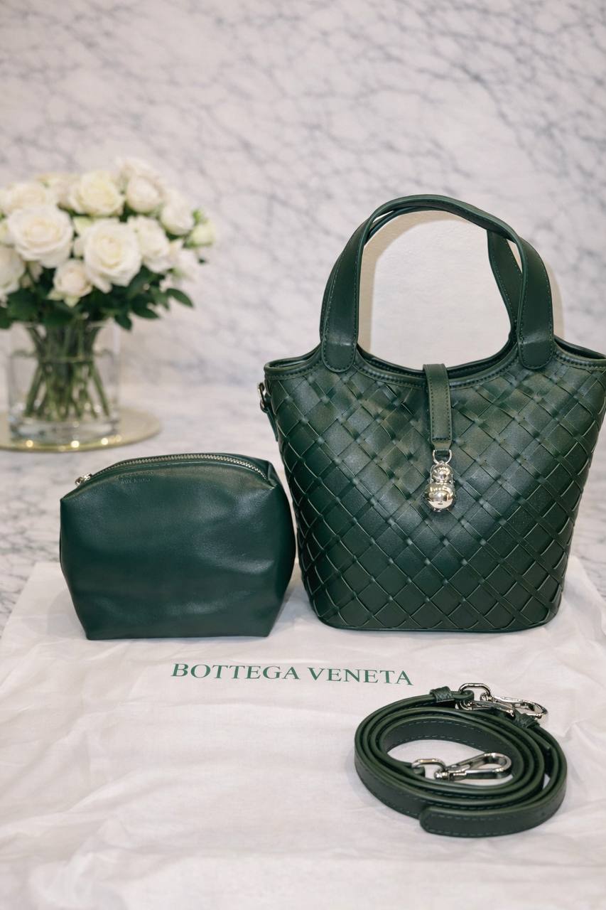 Bottega Veneta-Style Woven Leather Bucket Bag with Pouch