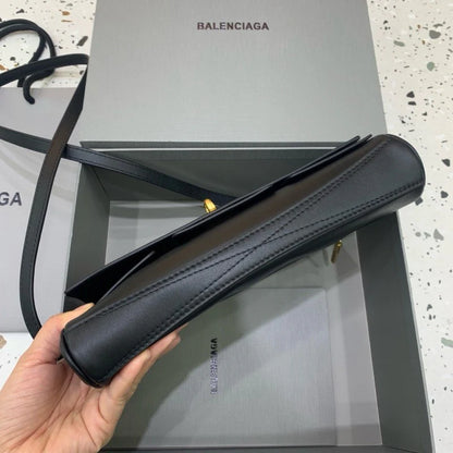 The New Baguette Top-Handle