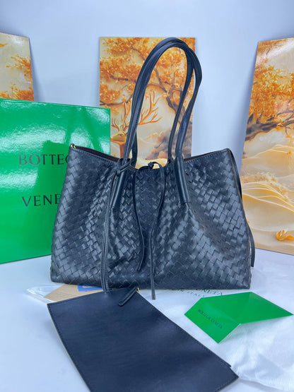 Bottega Knot Lock Fondant Bag