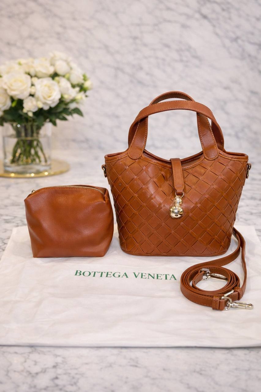 Bottega Veneta-Style Woven Leather Bucket Bag with Pouch