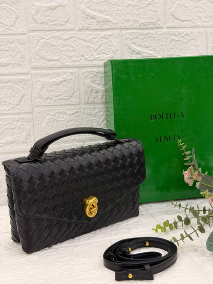Bottega Knot Lock Fondant Bag