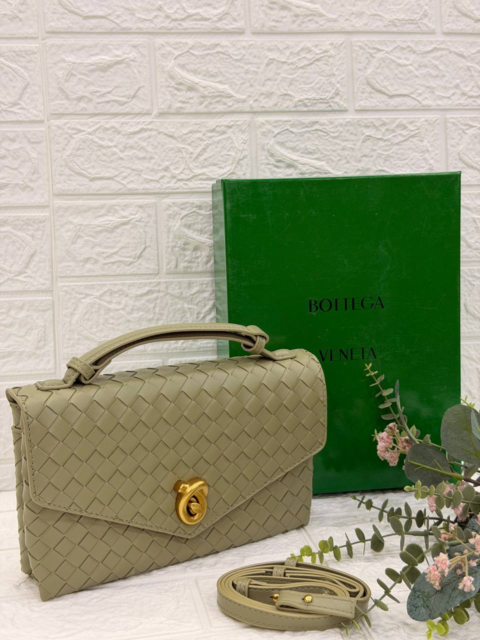 Bottega Knot Lock Fondant Bag
