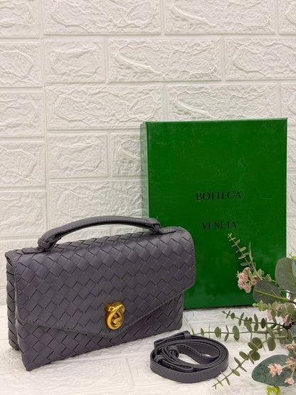 Bottega Knot Lock Fondant Bag