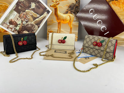 Gucci Linea Cherry GG Supreme Chain