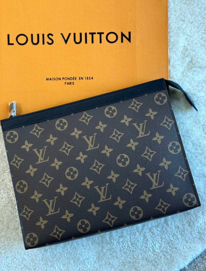 Louis Vuitton Toiletry Voyage / Pouch Voyage MM unisex