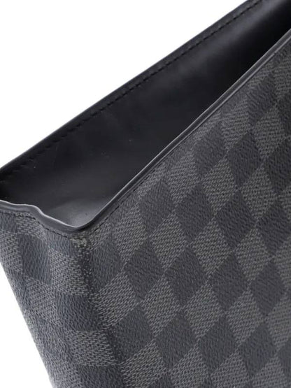 Louis Vuitton Toiletry Voyage / Pouch Voyage MM unisex