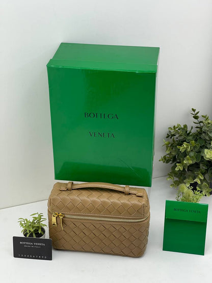 Bottega Veneta Intrecciato Leather Vanity Case Bag