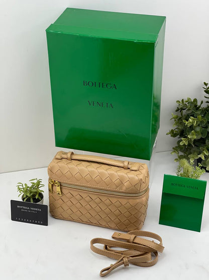 Bottega Veneta Intrecciato Leather Vanity Case Bag