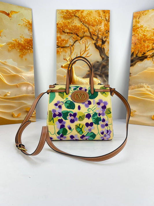 Elegant Floral Embroidered Raffia Tote Bag with Leather Trim