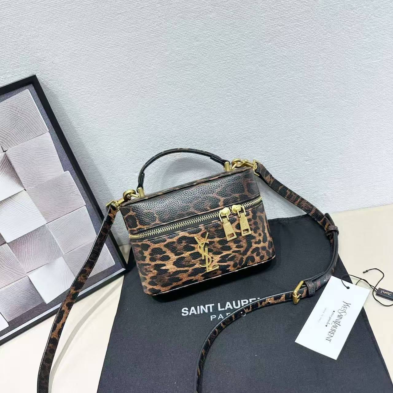 ysl Elegant vanity case