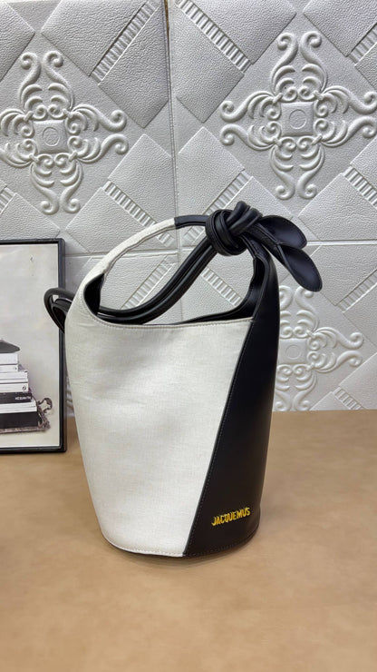 JACQUEMUS Le Tournis Leather Bucket Bag