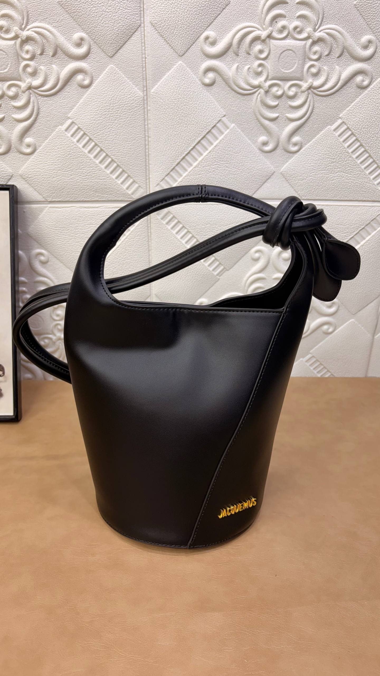 JACQUEMUS Le Tournis Leather Bucket Bag