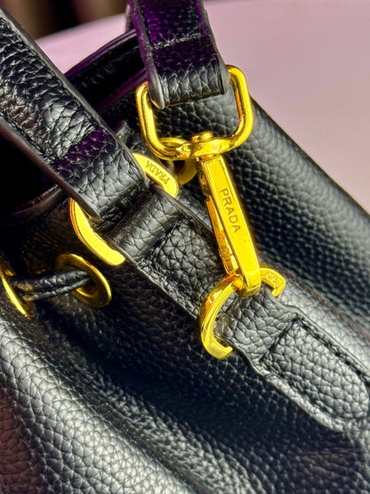 Prada👜 Bucket Bag