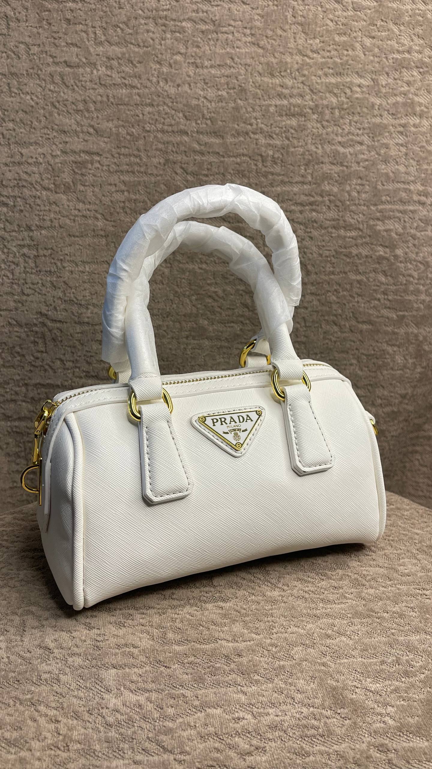 Elegant  Saffiano Leather Handbag