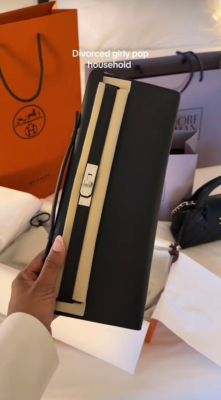 Hermès Kelly Cut Clutch Bag in Epsom Leather