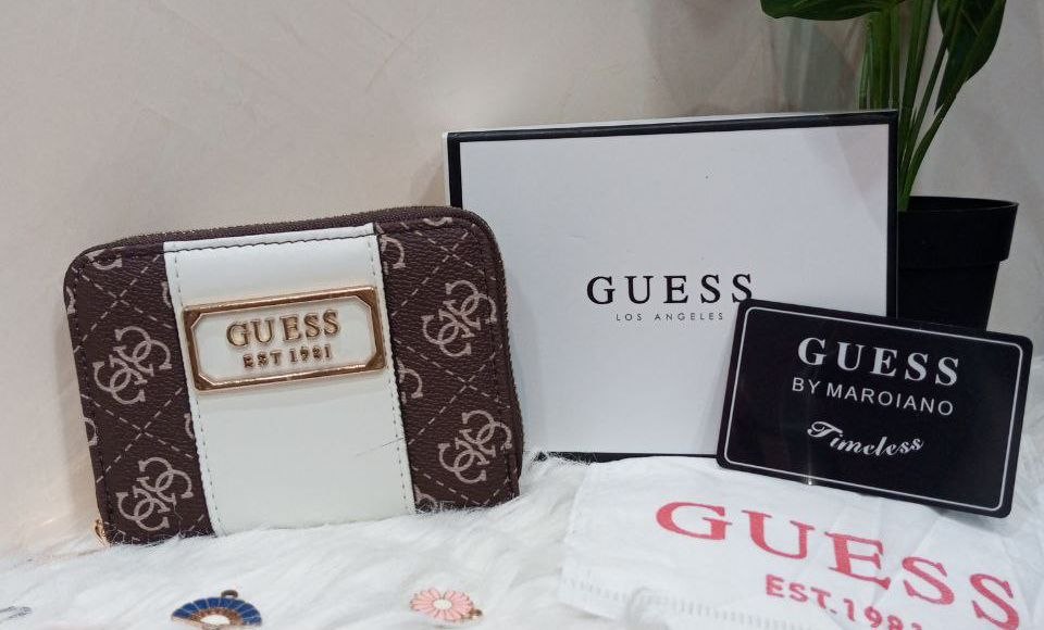 GUESS EST 1981 Small Zip-Around Wallet (By Maroiano